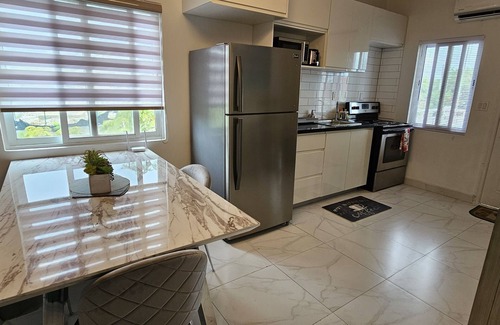 Venetian Road Settlement Appartement | Ocean Breeze w/city view.nApt safe-friendly area!n