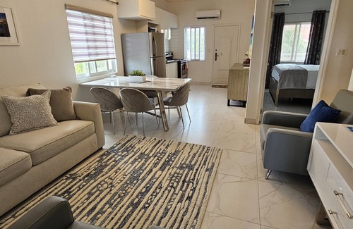 Venetian Road Settlement Appartement | Ocean Breeze w/city view.nApt safe-friendly area!n