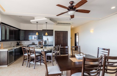 San Pedro Mixtepec Station Balnéaire | Ocean View 2 Bedroom Penthouse with Resort Amenities Steps from the Beach!