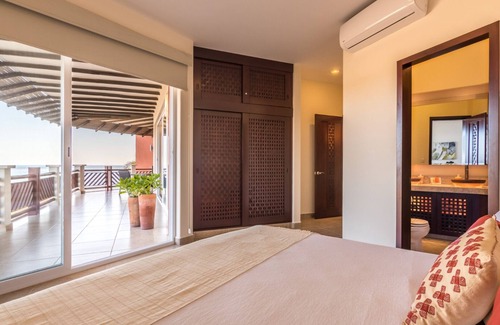 San Pedro Mixtepec Station Balnéaire | Ocean View 2 Bedroom Penthouse with Resort Amenities Steps from the Beach!