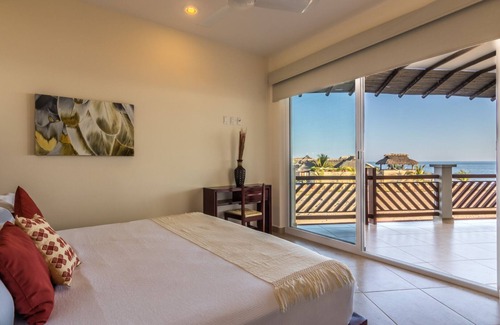 San Pedro Mixtepec Station Balnéaire | Ocean View 2 Bedroom Penthouse with Resort Amenities Steps from the Beach!