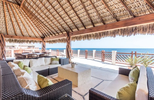San Pedro Mixtepec Station Balnéaire | Ocean View 2 Bedroom Penthouse with Resort Amenities Steps from the Beach!