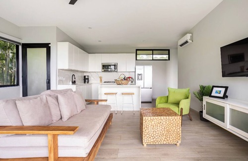 Savegre Maison | Ocean View 2-bdrm/2ba Casita with WiFi, AC between Manuel Antonio and Dominical