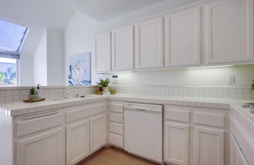 Laguna Niguel Maison | Ocean View 2BD/2BA Townhome with Air Conditioning, 2 Car Garage, Beach Gear