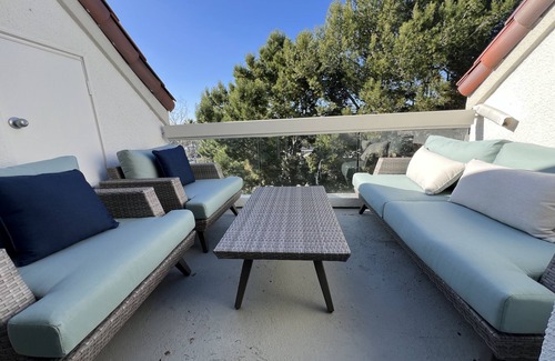 Laguna Niguel Maison | Ocean View 2BD/2BA Townhome with Air Conditioning, 2 Car Garage, Beach Gear