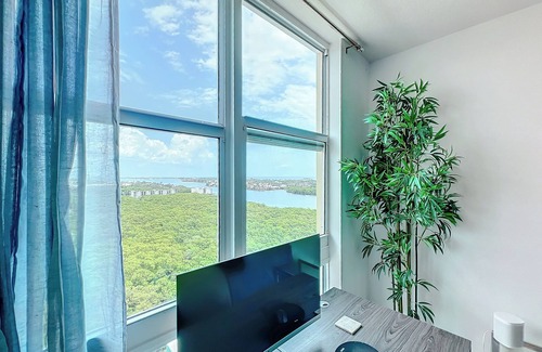 Ocean Ridge Appartement | Ocean View 3 Bedroom Apartment in Boynton Beach, Pool, Fitness Room + More!