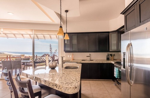 San Pedro Mixtepec Station Balnéaire | Ocean View 3 Bedroom Penthouse with Resort Amenities Overlooking the Pacific!