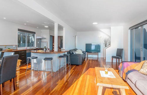 Tairua Maison | Ocean View Beach Beauty - Tairua Holiday Home