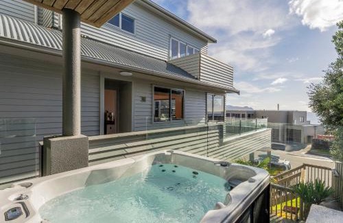 Tairua Maison | Ocean View Beach Beauty - Tairua Holiday Home