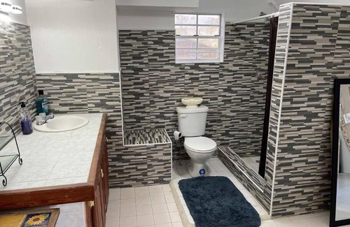 Rock Hall Appartement | Ocean view, breezy 2-Bedroom Apt by the cliff