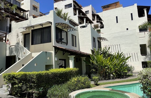 Coco Sunset Hills Copropriété | Ocean View Condo with Private Roof Top Patio