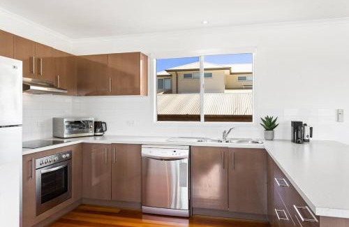 Rhyll Maison | Ocean View Escape w 3BR & 2BA