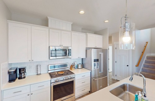 Gleneden Beach Maison | Ocean-view home with private hot tub, fireplaces, balcony - beach & pool access