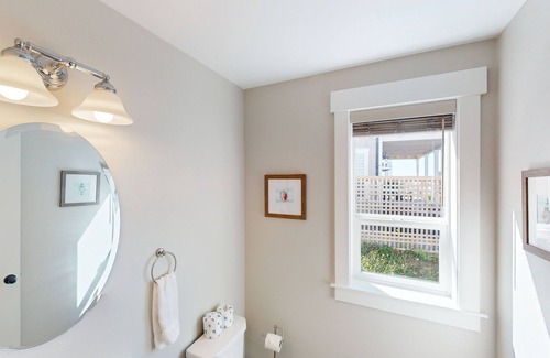 Gleneden Beach Maison | Ocean-view home with private hot tub, fireplaces, balcony - beach & pool access
