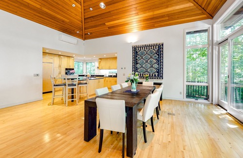 Kittery Point Maison | Ocean-view home with EV charger - steps from Seapoint Beach