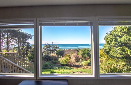 Waldport Maison | Vue sur l'océan, bain à remous, chiens bienvenus! 11 personnes! NUIT GRATUITE!
