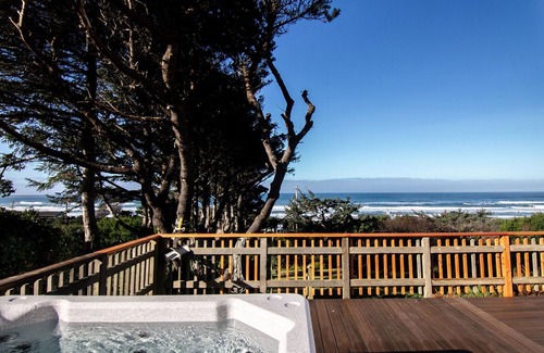Waldport Maison | Vue sur l'océan, bain à remous, chiens bienvenus! 11 personnes! NUIT GRATUITE!