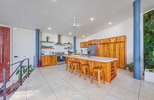 Manuel Antonio Maison | Casa Elsa w newly renovated Apartment - Ocean View, Walk to Beach