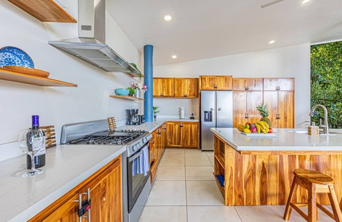 Manuel Antonio Maison | Casa Elsa w newly renovated Apartment - Ocean View, Walk to Beach