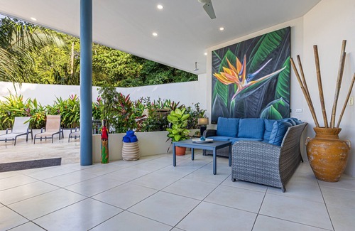Manuel Antonio Maison | Casa Elsa w newly renovated Apartment - Ocean View, Walk to Beach