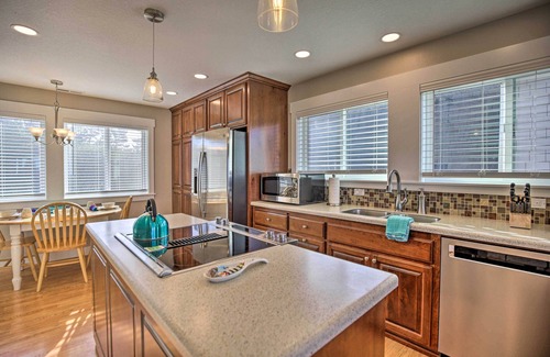 Lincoln City Maison | Ocean-View Lincoln City Retreat avec 3 terrasses d'observation