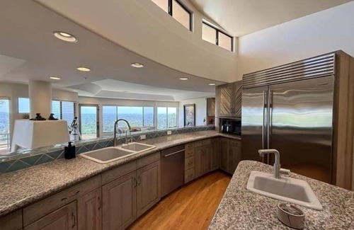 Mount Helix Maison | Ocean View! Mansion Magnificent Southwest inspired home featuring