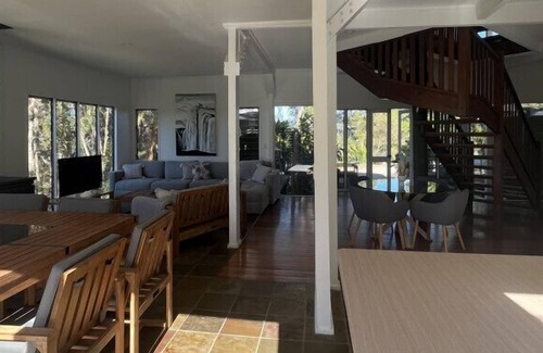 King Scrub Maison | Ocean view Mountain Top Treehouse Style Home