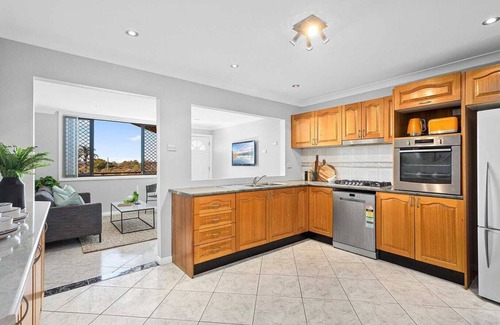 Lake Heights Maison | Ocean-View Retreat for Family Getaways