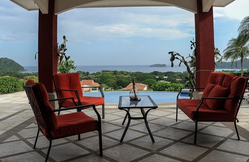 Coco Maison | Ocean View Single Story House avec piscine privée à débordement. 10 min à pied de la plage
