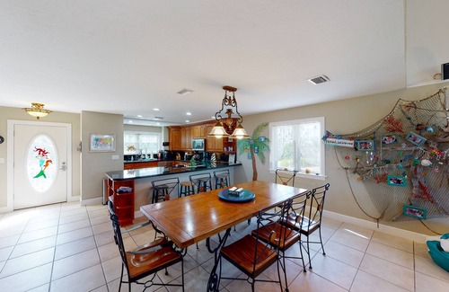 Cutthroat Harbor Estates Maison | Ocean-view snowbird retreat with private pool, rooftop, lanais, kayak & bikes