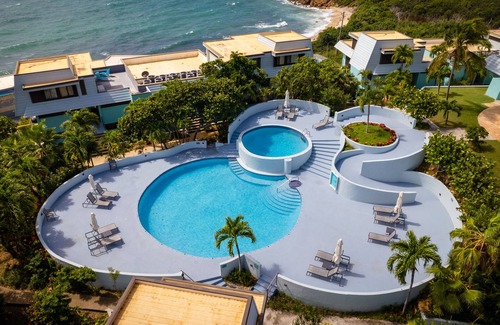 Bolongo Bay Copropriété | Ocean View, Spacious Condo next to Pool
