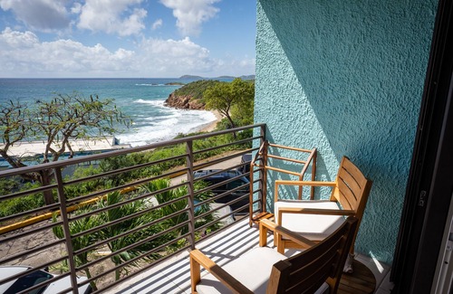 Bolongo Bay Copropriété | Ocean View, Spacious Condo next to Pool