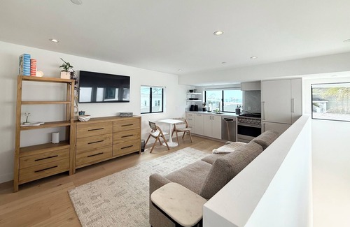 Cardiff-by-the-Sea Maison | Ocean-View Studio. New, Modern & Walkable to Cardiff Town & Beach