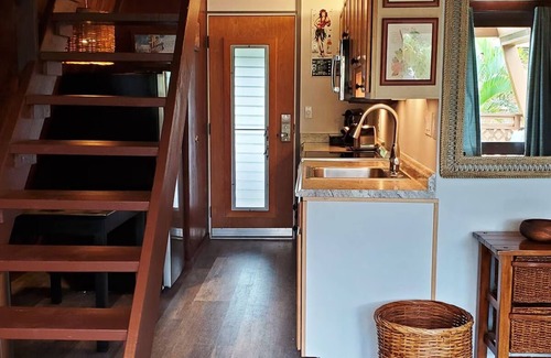 Kaunakakai Maison | Ocean View Suite: with Seating Area and Balcony! Pet-friendly, Outdoor Pool!