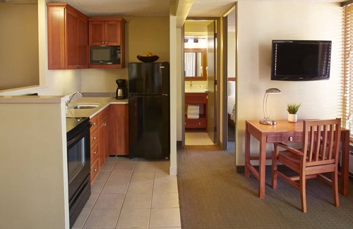 Waikiki Maison | Ocean View Suites | 2 Units | Rooftop Pool | Full Kitchen | Waikiki Beach