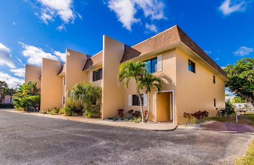 Melbourne Beach Maison | Ocean View Townhouse right across from the beach with beach access.