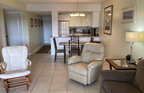 St. Augustine Beach Copropriété | Ocean View Villa. Étapes à la plage. Piscine, bain à remous, Wi-Fi gratuit, pour 6 personnes