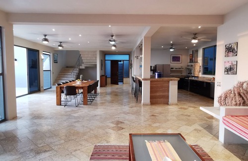Mal Pais Maison | 5 Chambres Ocean View Maison de luxe moderne avec piscine à débordement