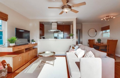 Sunset Cliffs Cottage | Ocean view! Walk to Sunset Cliffs - Surf - Beach!