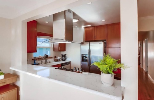 Sunset Cliffs Cottage | Ocean view! Walk to Sunset Cliffs - Surf - Beach!