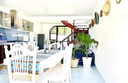 Kilifi Appartement | Ocean views and sunset sails.