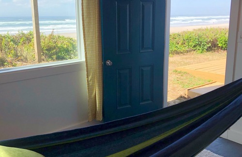 Waldport Maison | Vues sur l'océan de chaque chambre, accès à la plage privée, bain à remous, salle de jeux, Plus!