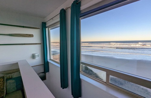 Waldport Maison | Vues sur l'océan de chaque chambre, accès à la plage privée, bain à remous, salle de jeux, Plus!