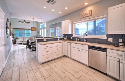 Sand Point Maison | Ocean views from two decks & beach boardwalk across the street