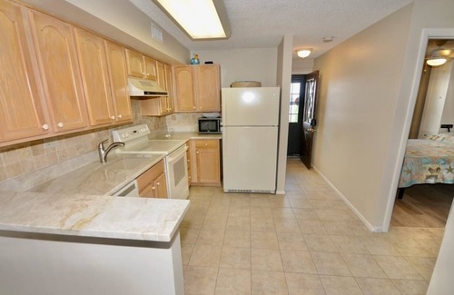 Sea Isle City Copropriété | Ocean views in the heart of town just steps to the beach.