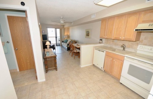 Sea Isle City Copropriété | Ocean views in the heart of town just steps to the beach.