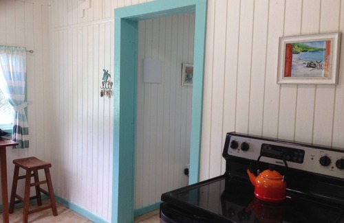 Estate Calabash Boom Cottage | Parfait pour les couples soucieux de leur budget: vue sur l'océan et excellents équipements!