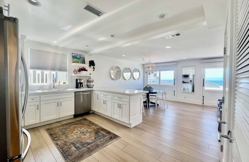 West Newport Maison | Ocean Views. Modern 3Bed 2Bath Sleep 9people Steps to the Water.