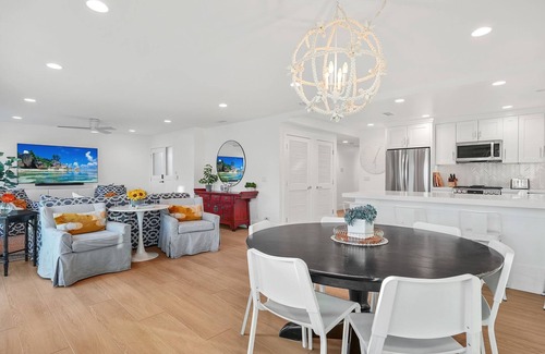 West Newport Maison | Ocean Views. Modern 3Bed 2Bath Sleep 9people Steps to the Water.