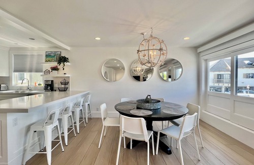 West Newport Maison | Ocean Views. Modern 3Bed 2Bath Sleep 9people Steps to the Water.